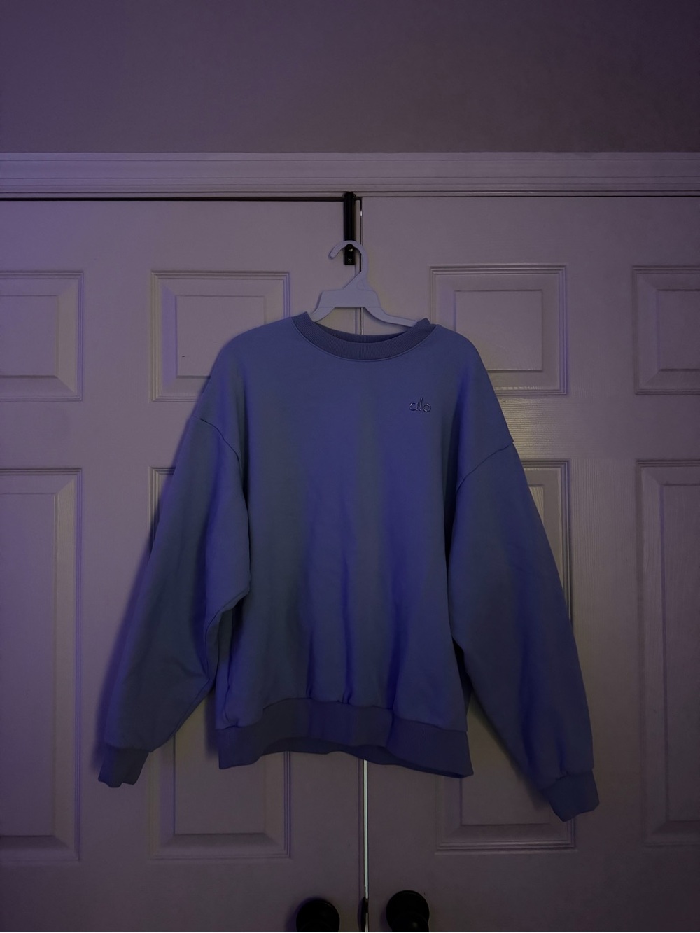 ALO Yoga Women's Crewneck Sweatshirt in Seashell Blue
